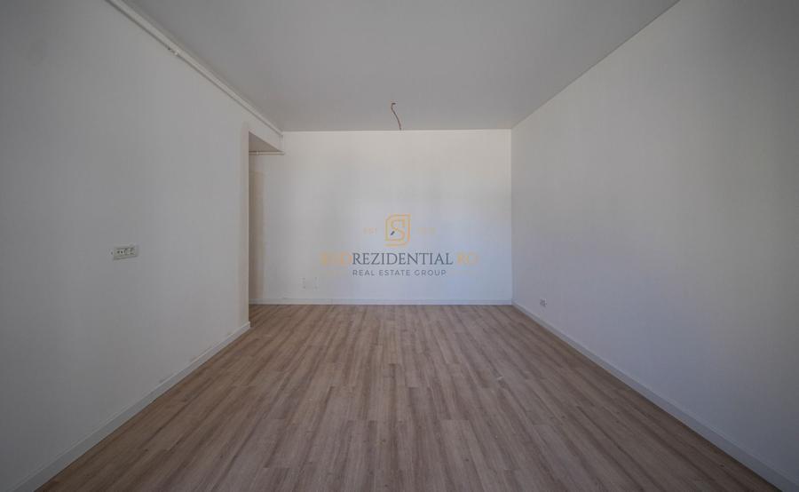 Apartament cu 3 camere semidecomandat în Est