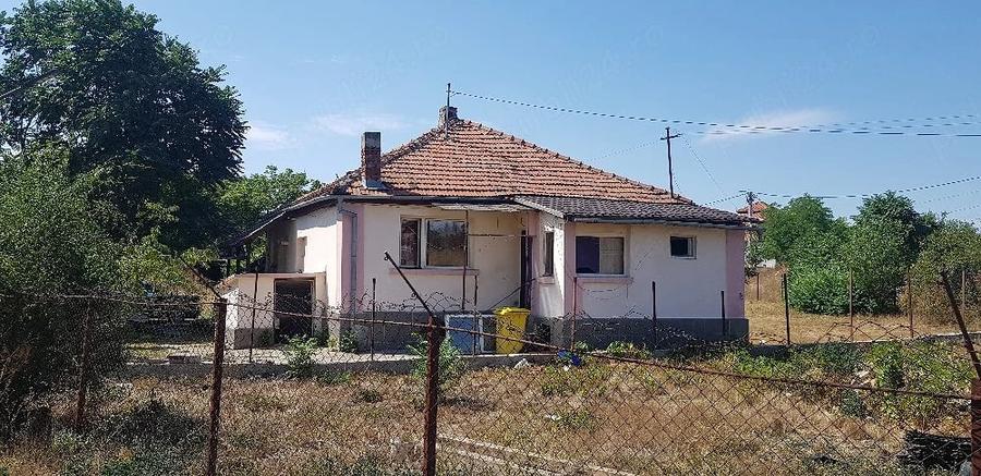 Casă cu 4 camere cu Teren 700 Mp în Central