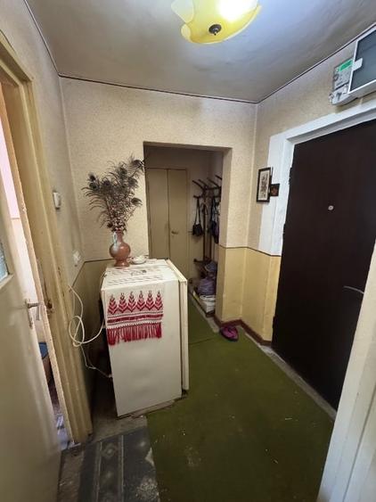 Apartament cu 3 camere semidecomandat, mobilat în Ostroveni