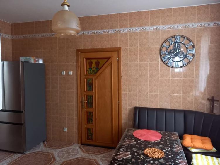 Casă cu 8 camere cu Teren 1100 Mp în Remetea Mare