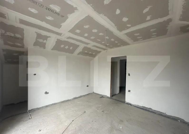 Casă cu 4 camere cu Teren 300 Mp în Lazuri
