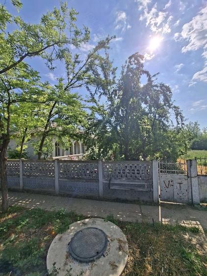 Casă cu 3 camere cu Teren 2600 Mp în Exterior Vest