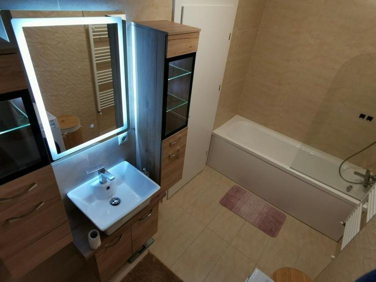 Apartament cu 2 camere semidecomandat în Florești