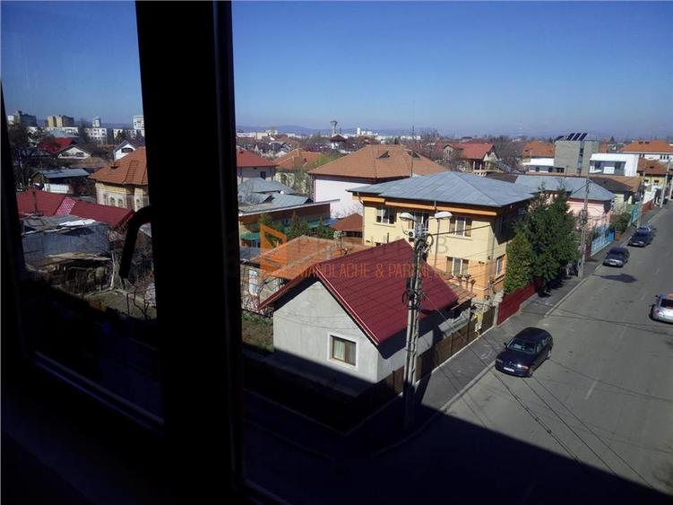 Apartament 3 camere cf 1 semidecomandat zona Crang - 9