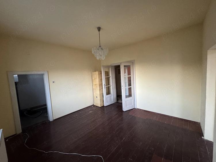 Casă cu 3 camere cu Teren 880 Mp în Central