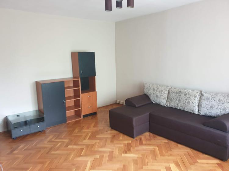 Apartament cu 3 camere decomandat în Zorilor