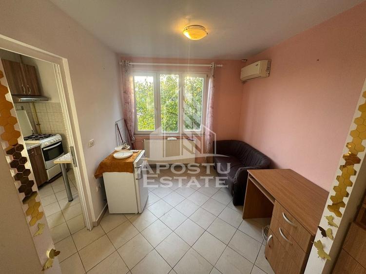 Garsonieră decomandată, mobilată în Complex Studențesc