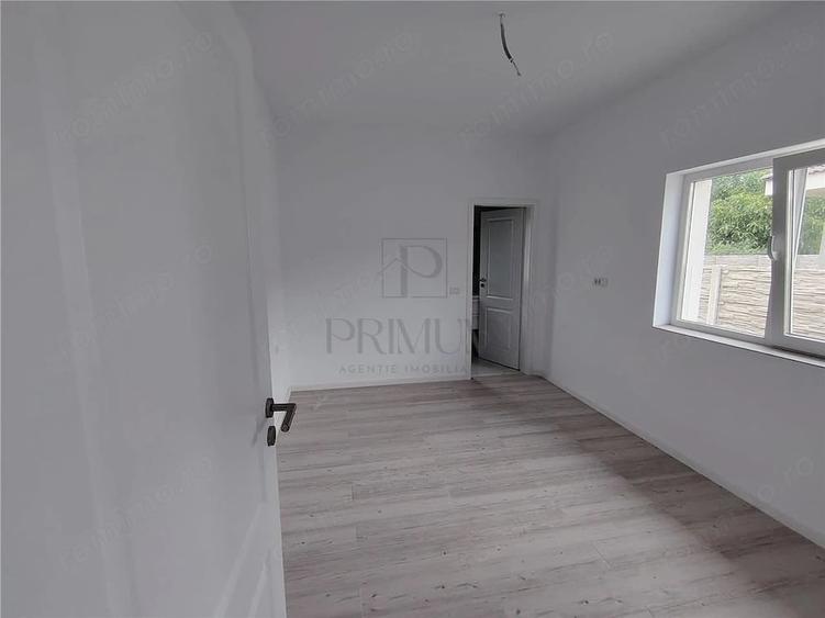 Duplex pe plan - canalizare - 4 camere - 1