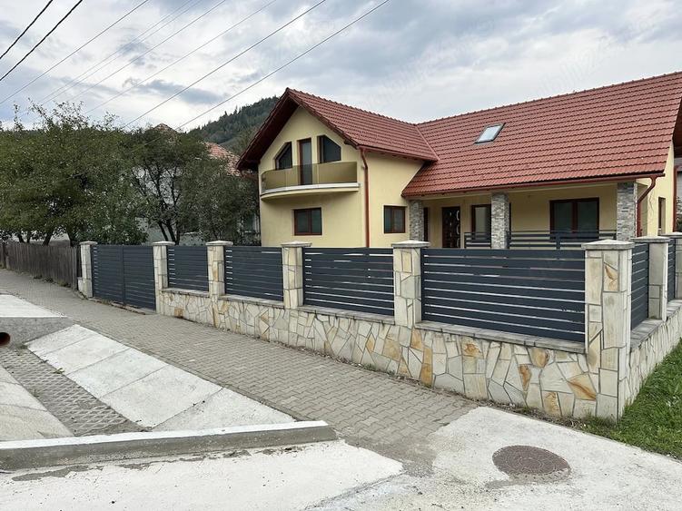 Casă cu Teren 250 Mp în Corbu