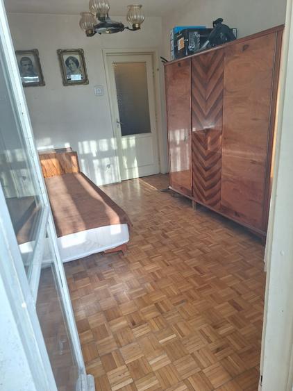 Apartament cu 3 camere semidecomandat în Giulești