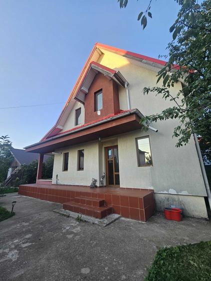 Casă cu 4 camere în Domnești