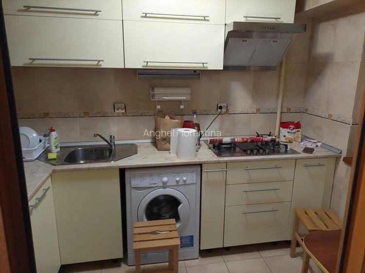 Vand apartament cu doua camere in zona Bucur Obor