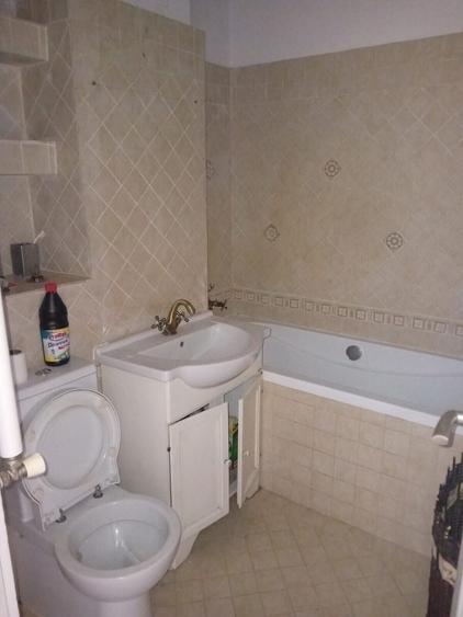 Apartament cu 3 camere semidecomandat în Girocului