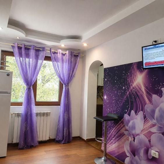Apartament cu 3 camere semidecomandat în Big