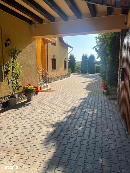 Casă cu 7 camere cu Teren 1783 Mp în Hărman