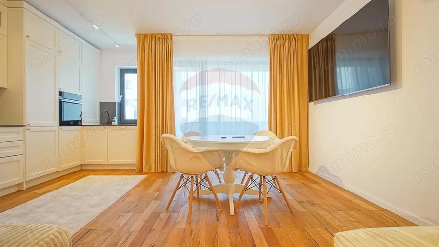 Apartament cu 3 camere decomandat în Noua