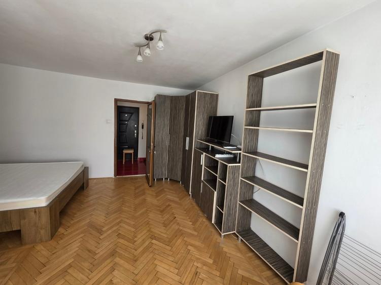Garsonieră semidecomandată în Titan
