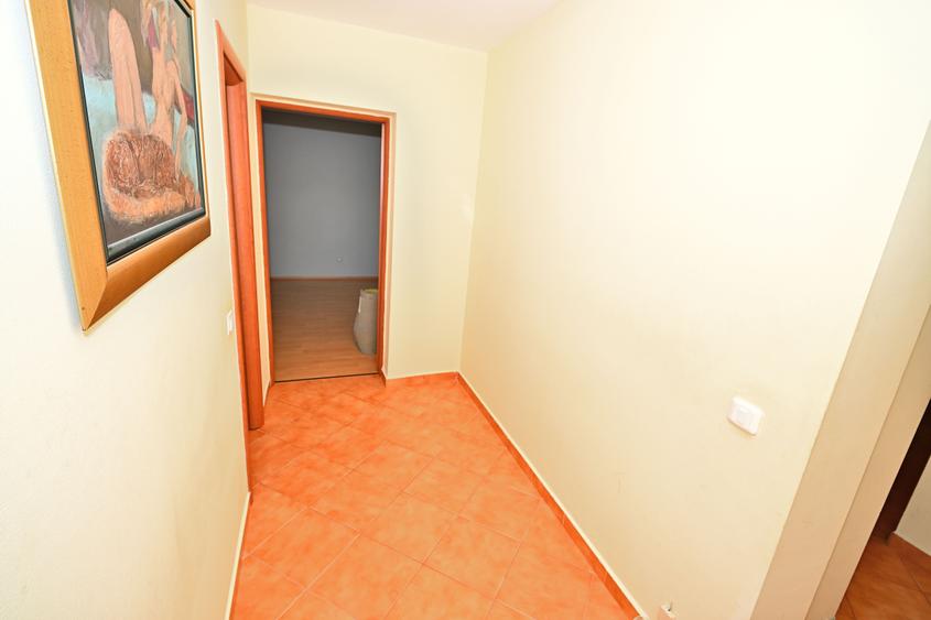 Apartament cu 4 camere semidecomandat în Aviației