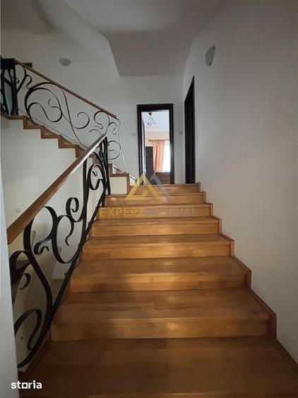 Casă cu 7 camere cu Teren 1100 Mp în Valea Borcutului