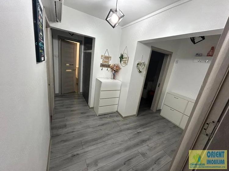 Apartament cu 3 camere decomandat în Km 4