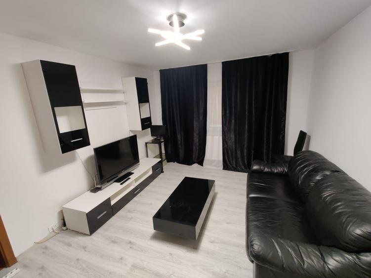 Apartament cu 2 camere semidecomandat în Craiovița Nouă