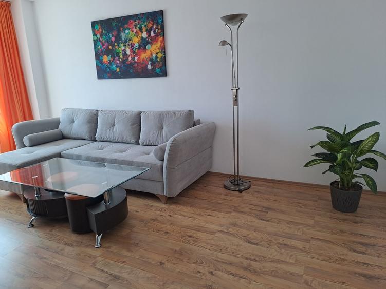 Apartament cu 2 camere decomandat în Calea București