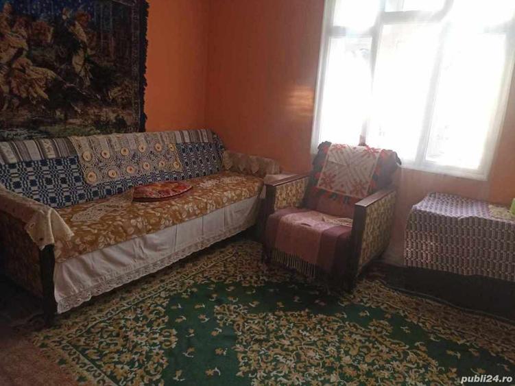 Casă cu 5 camere în Stoișești