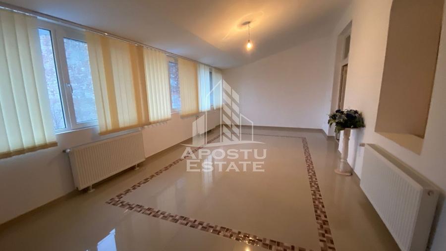 Apartament cu 3 camere decomandat în P-ța Maria