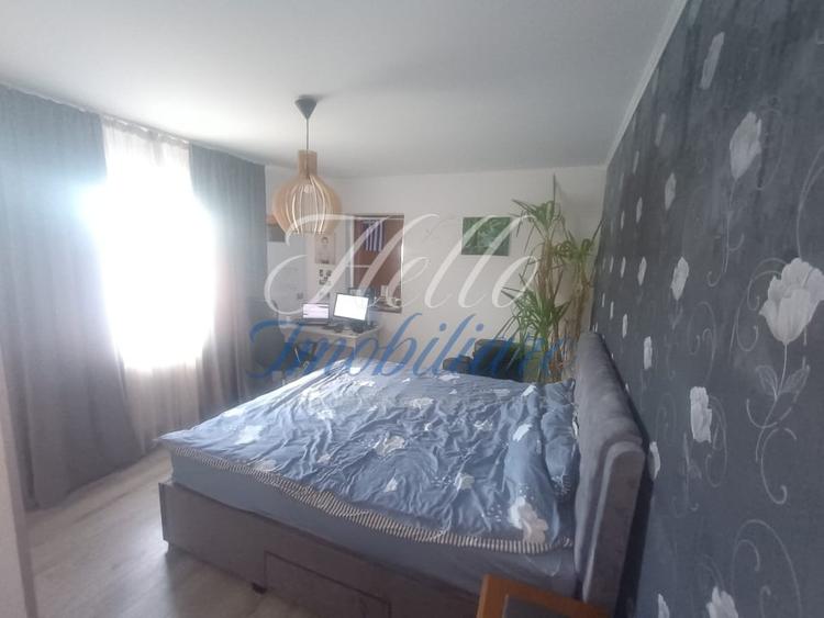 Apartament cu 3 camere semidecomandat în Florești