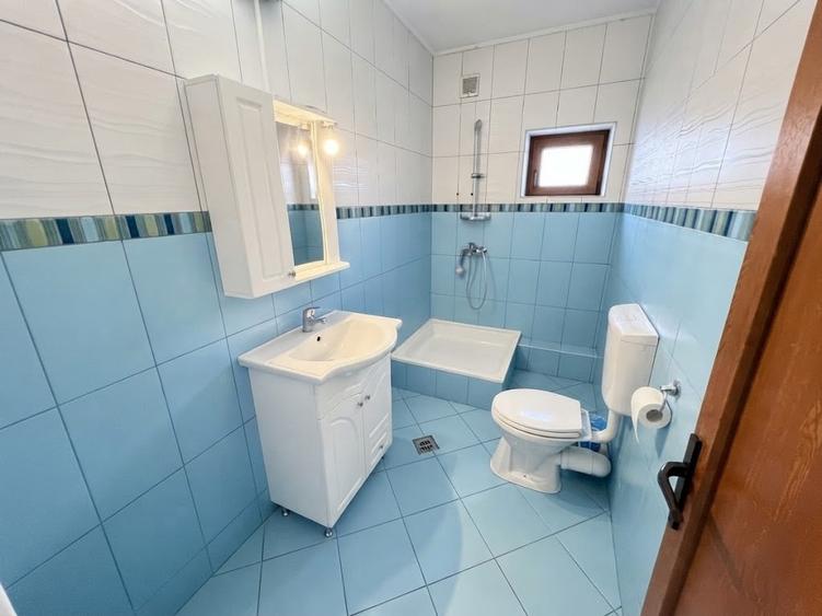 Casă individuală cu 5 camere cu Canalizare în Sud