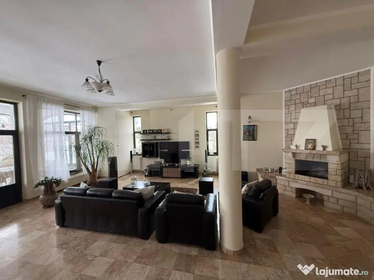 Casă cu 8 camere cu Teren 2759 Mp în Mușcel