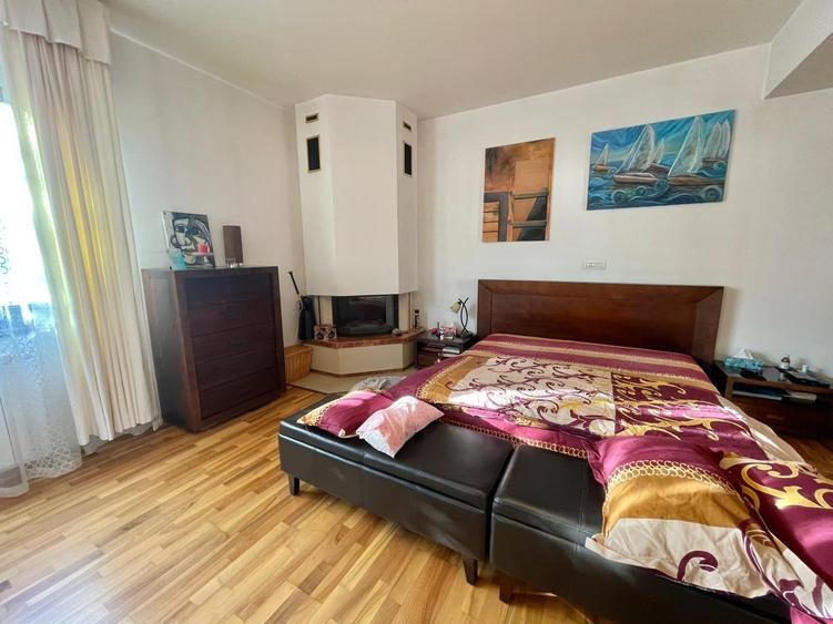 Casă cu 7 camere cu Garaj în Dămăroaia