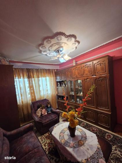 Apartament cu 3 camere decomandat în Mioriței
