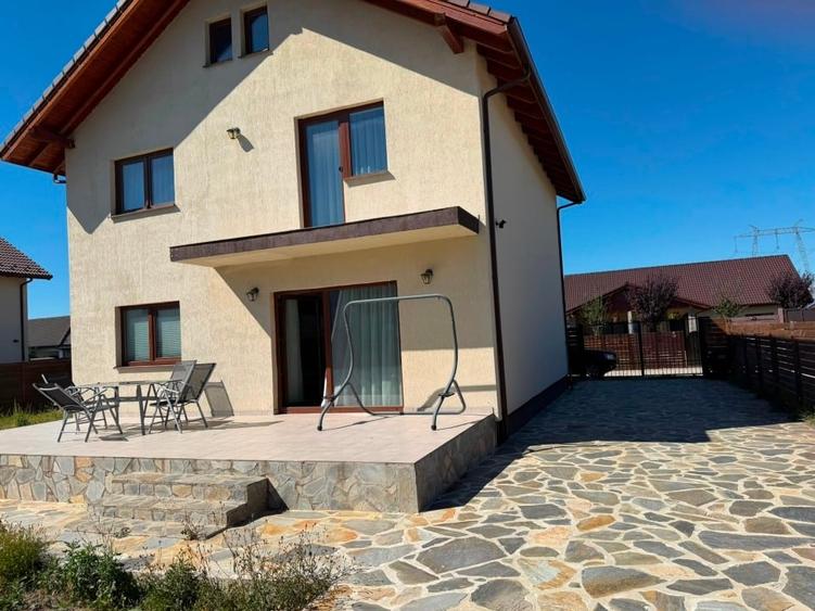 Casă individuală cu 4 camere cu Garaj în Tărlungeni