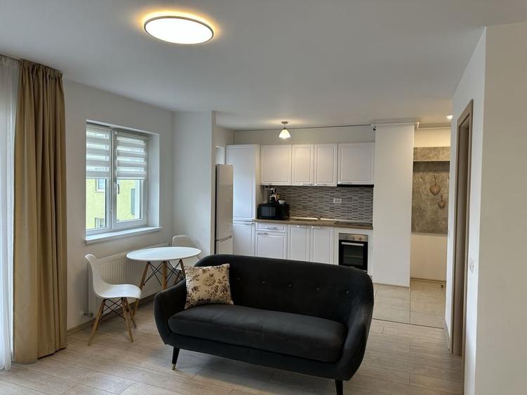 Apartament cu 2 camere nedecomandat în Tractorul