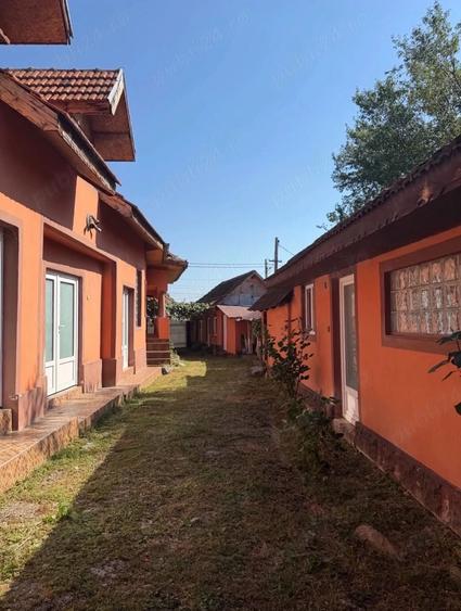 Casă cu 6 camere cu Teren 1080 Mp în Runcu