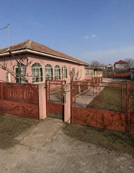 Casă cu 3 camere în Buzescu