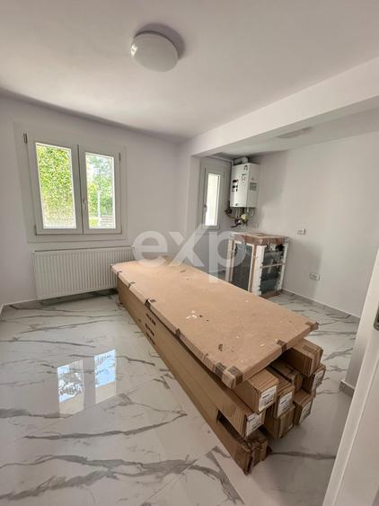 Apartament cu 2 camere semidecomandat în Micro 8