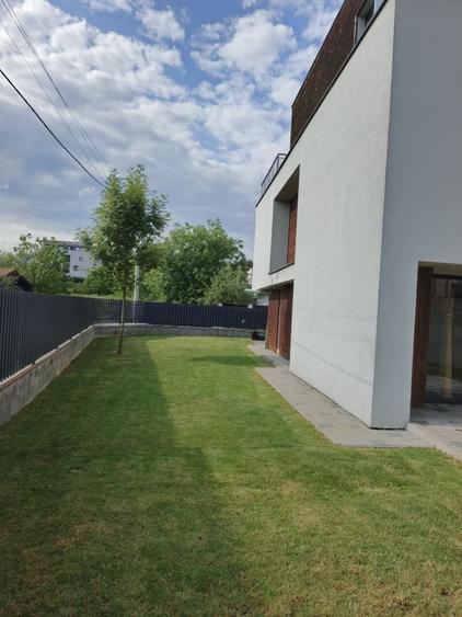 Casă cu 3 camere cu Teren 320 Mp în Europa