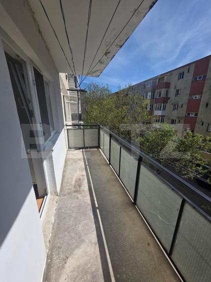 Apartament cu 3 camere semidecomandat în Câmpia Turzii