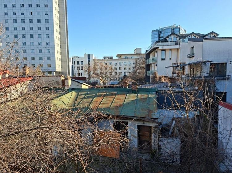 Piata Victoriei teren cu casa demolabila - 10