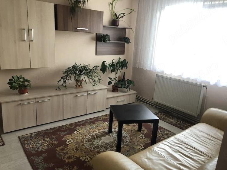 Apartament cu 3 camere semidecomandat în Central