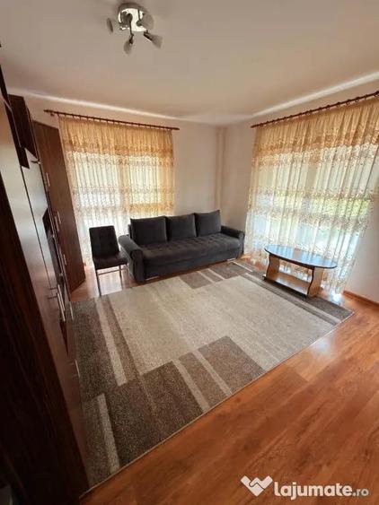 Apartament cu 2 camere decomandat în Tractorul