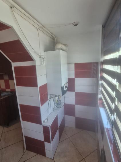 Apartament cu 3 camere decomandat în Exterior Vest