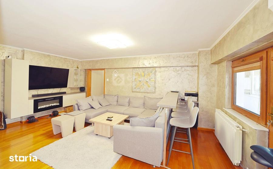 Apartament cu 3 camere în Piața Unirii