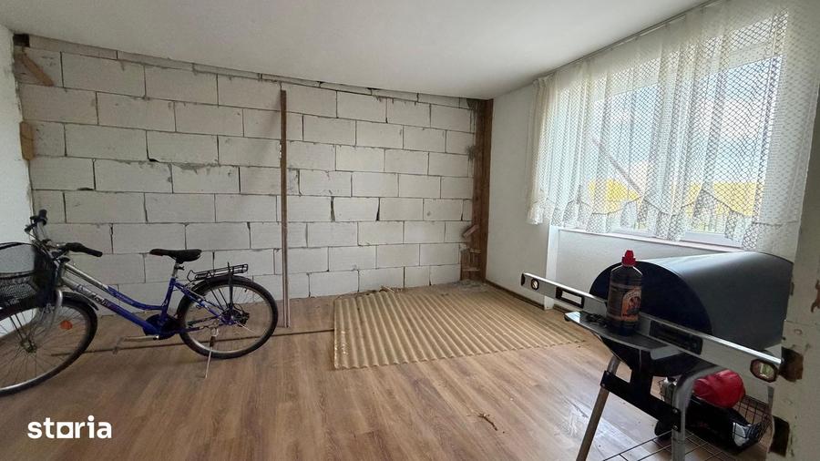 Casă cu 3 camere cu Teren 1284 Mp în Berveni
