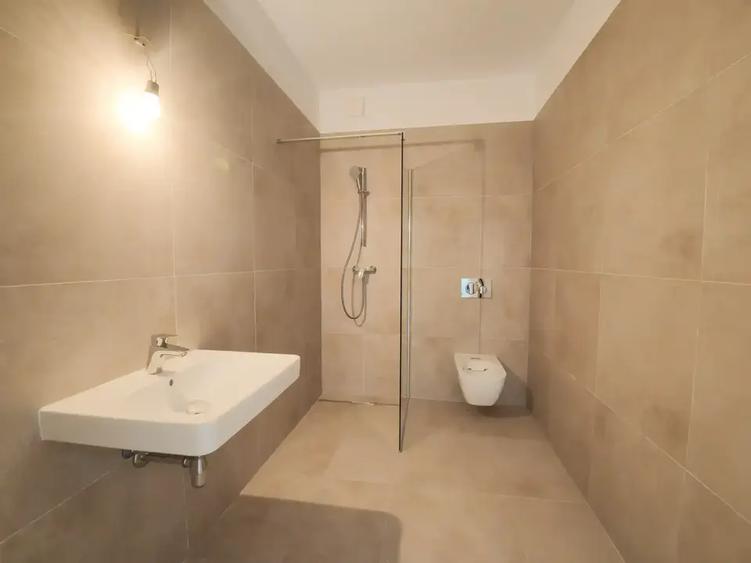 Penthouse cu 3 camere decomandat în Theodor Pallady