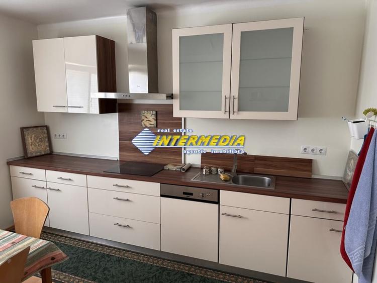 Casă individuală cu 5 camere cu Teren 2500 Mp în Hăpria