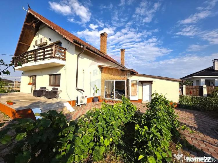 Casă cu 4 camere cu Teren 680 Mp în Spătaru