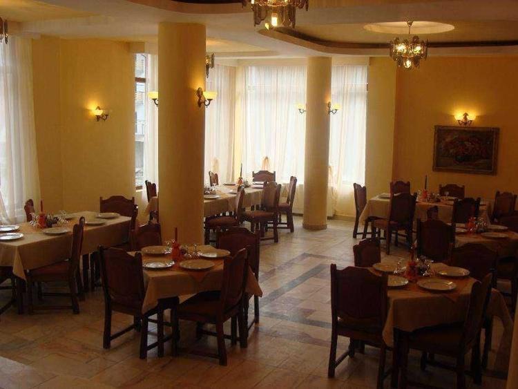 Spațiu comercial, de 1,000 mp, în Predeal